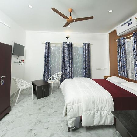 Hotel M M Residency à Kochi Extérieur photo