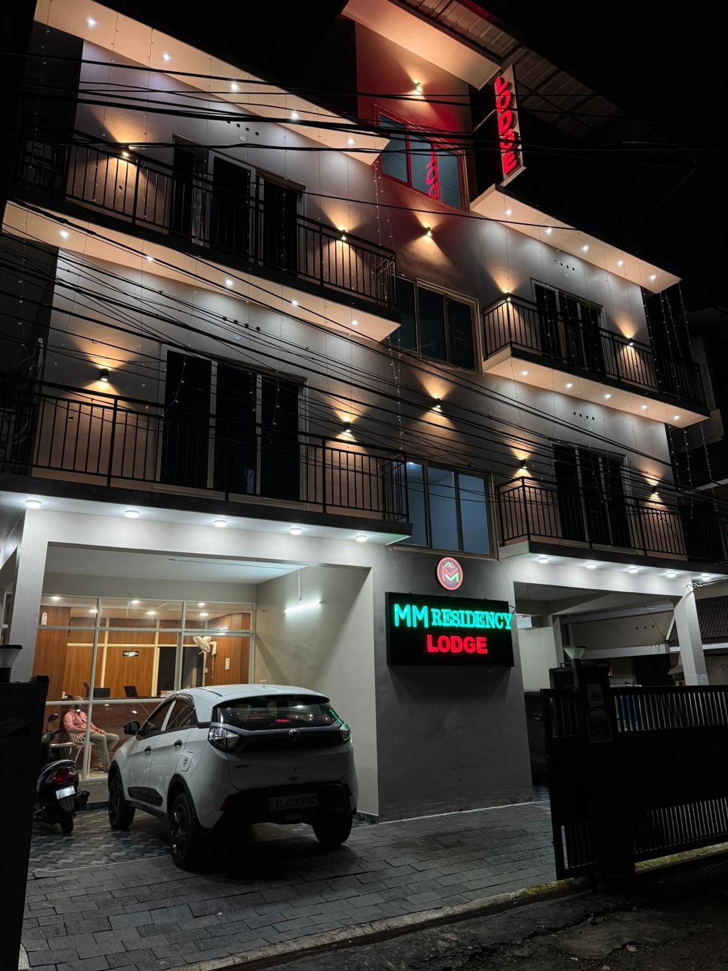 Hotel M M Residency à Kochi Extérieur photo