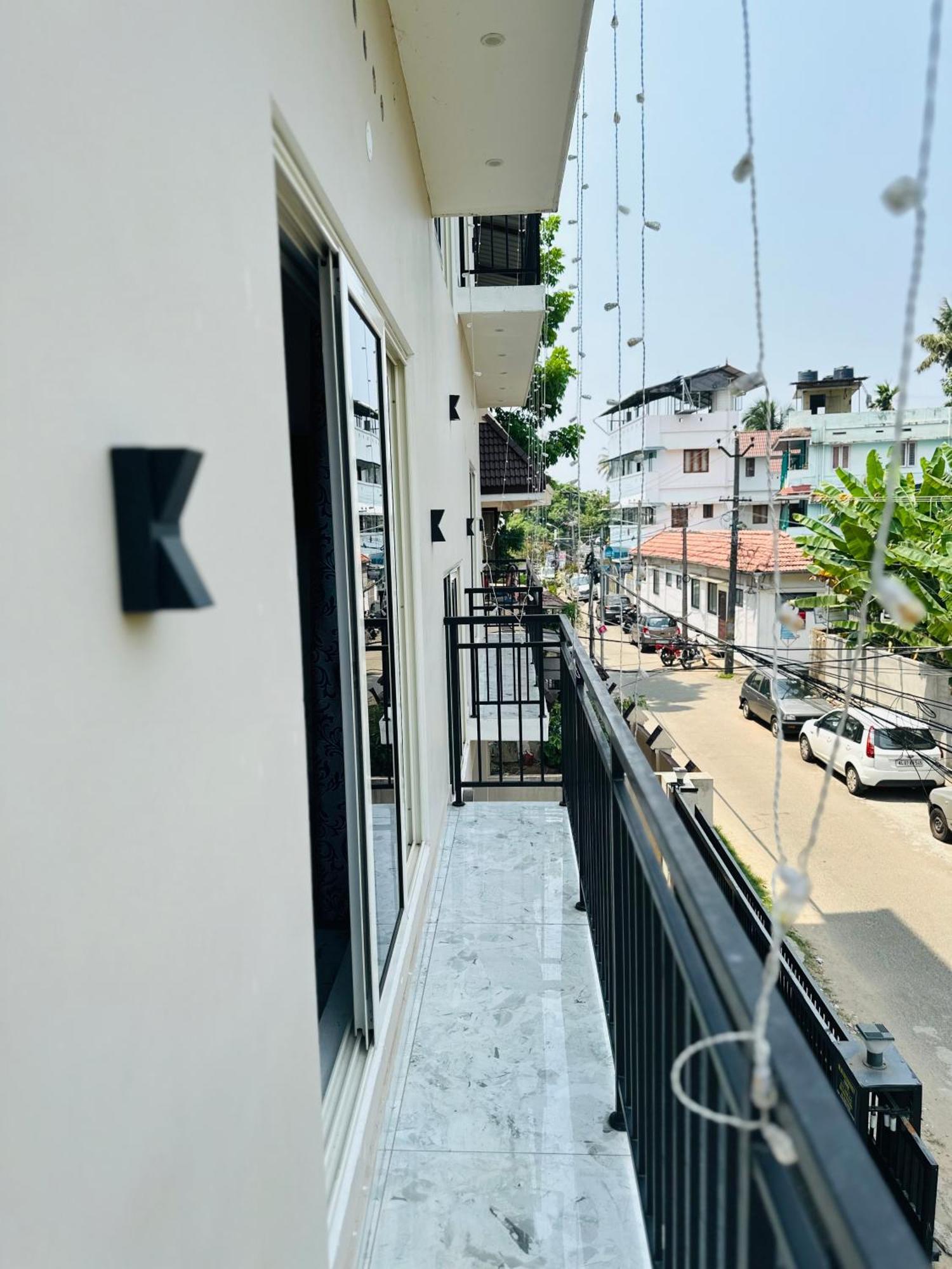 Hotel M M Residency à Kochi Extérieur photo